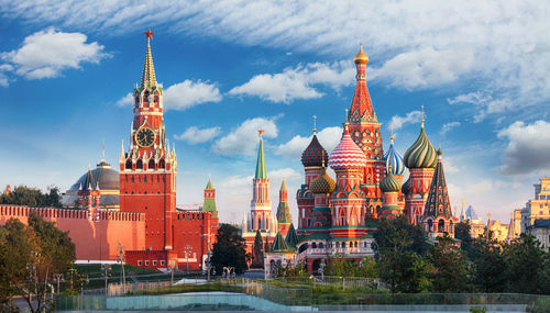shutterstock_1923669935.jpg Kremlin and Saint Basils Cathedral in Moscow, Russia.