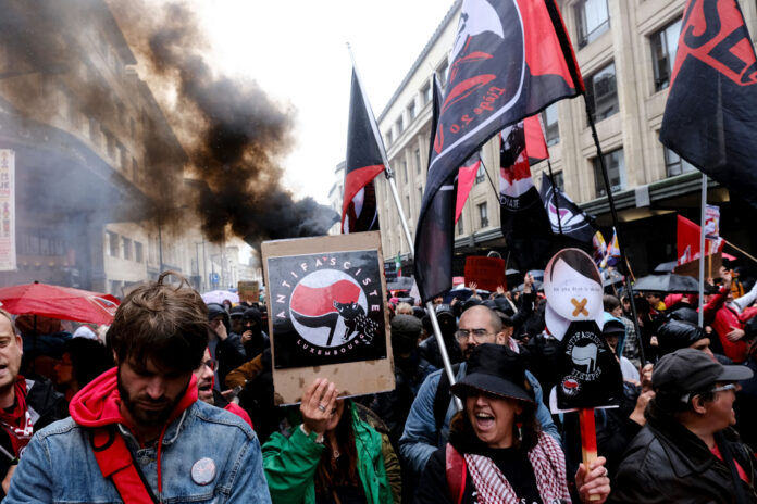 shutterstock_2477175971 antifa, protest